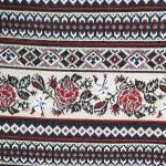 Гобелен 10 бежевий, чорно-білий орнамент, червоні троянди